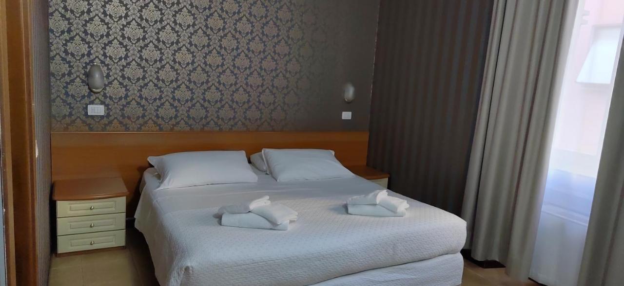 Hotel Nuovo Rondo Сесто-Сан-Джованні Екстер'єр фото
