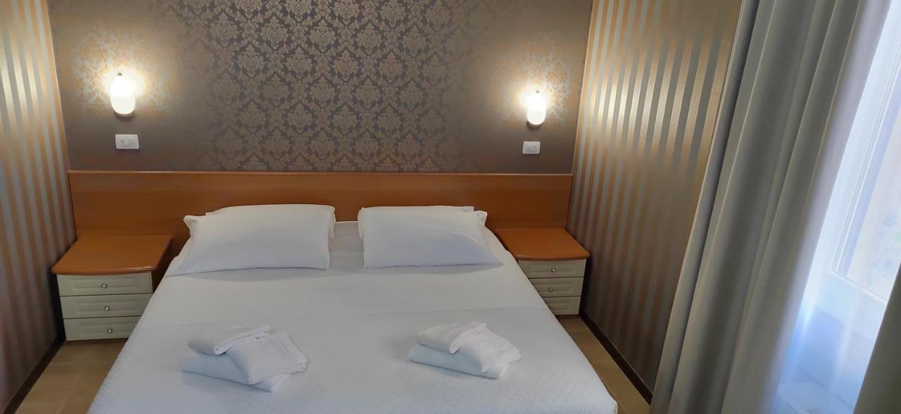 Hotel Nuovo Rondo Сесто-Сан-Джованні Екстер'єр фото