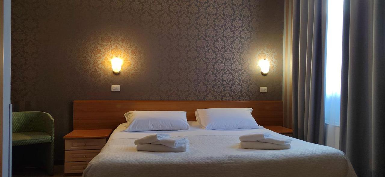 Hotel Nuovo Rondo Сесто-Сан-Джованні Екстер'єр фото