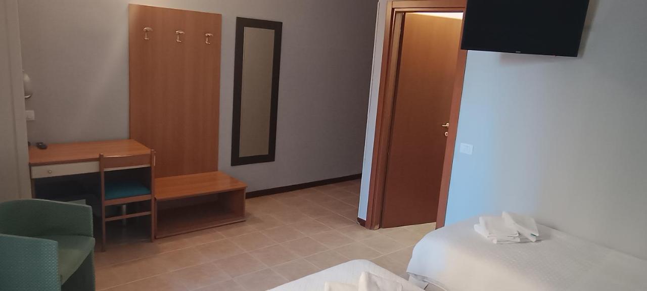 Hotel Nuovo Rondo Сесто-Сан-Джованні Екстер'єр фото