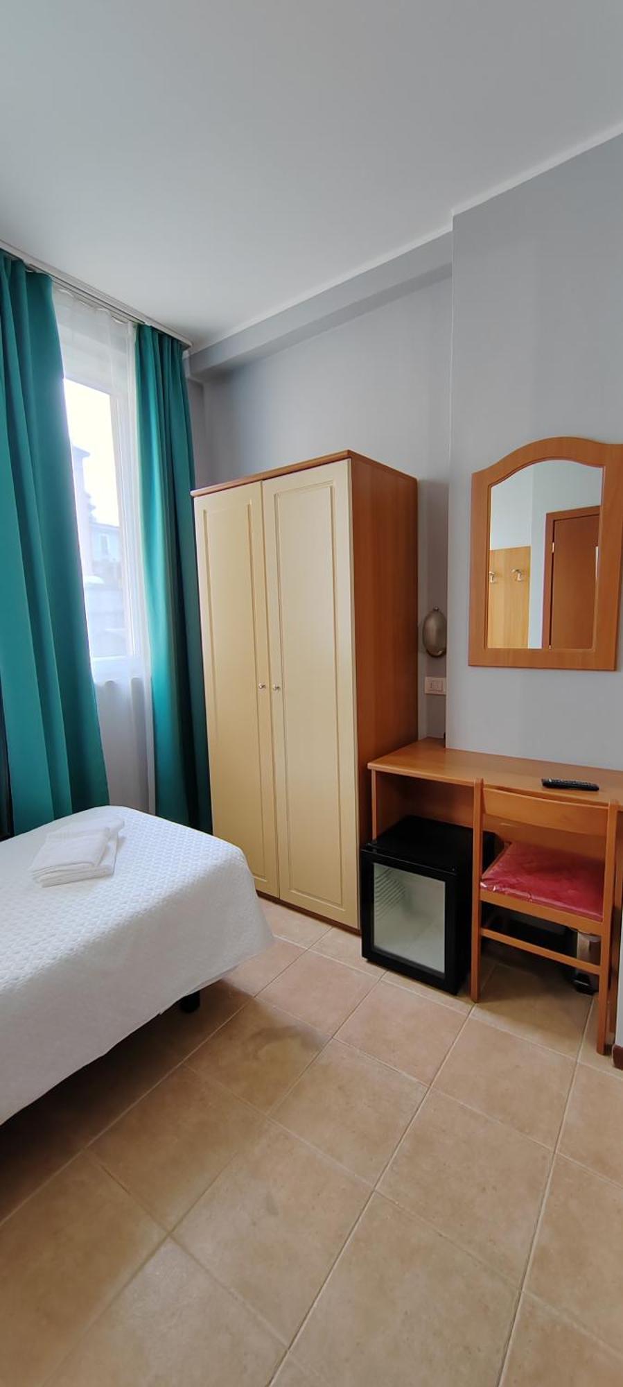 Hotel Nuovo Rondo Сесто-Сан-Джованні Екстер'єр фото