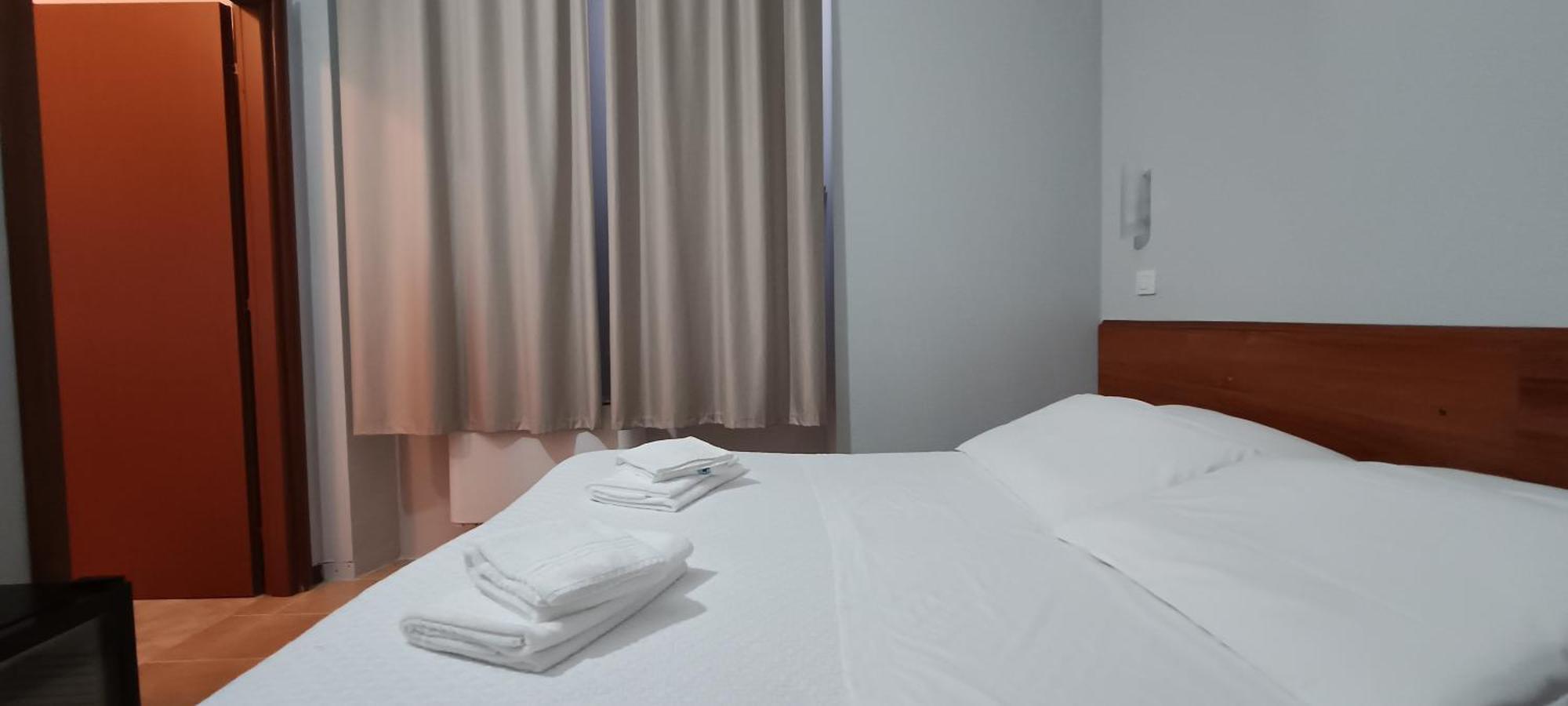 Hotel Nuovo Rondo Сесто-Сан-Джованні Номер фото